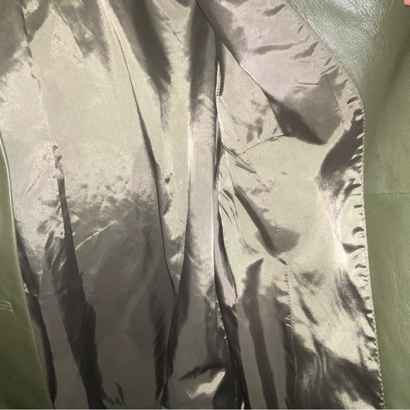 V alerie Stevens Olive 100% leather button-down jacket size 2xl. - Picture 6 of 6